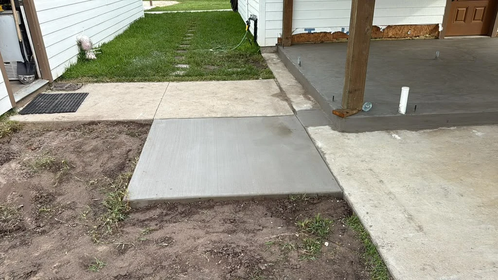 A finished concrete patio by Santoyo’s Concrete
