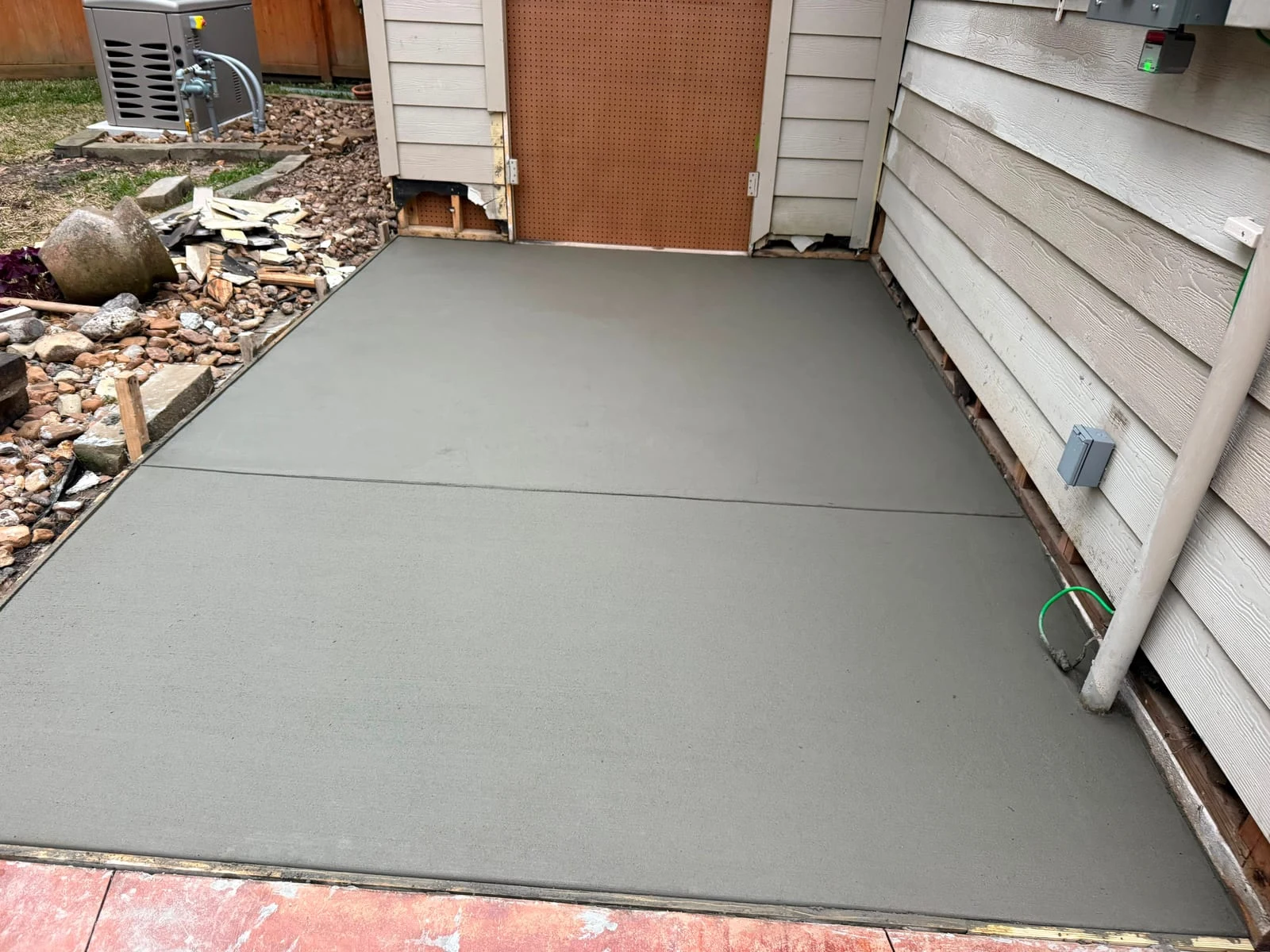 A finished concrete patio by Santoyo’s Concrete