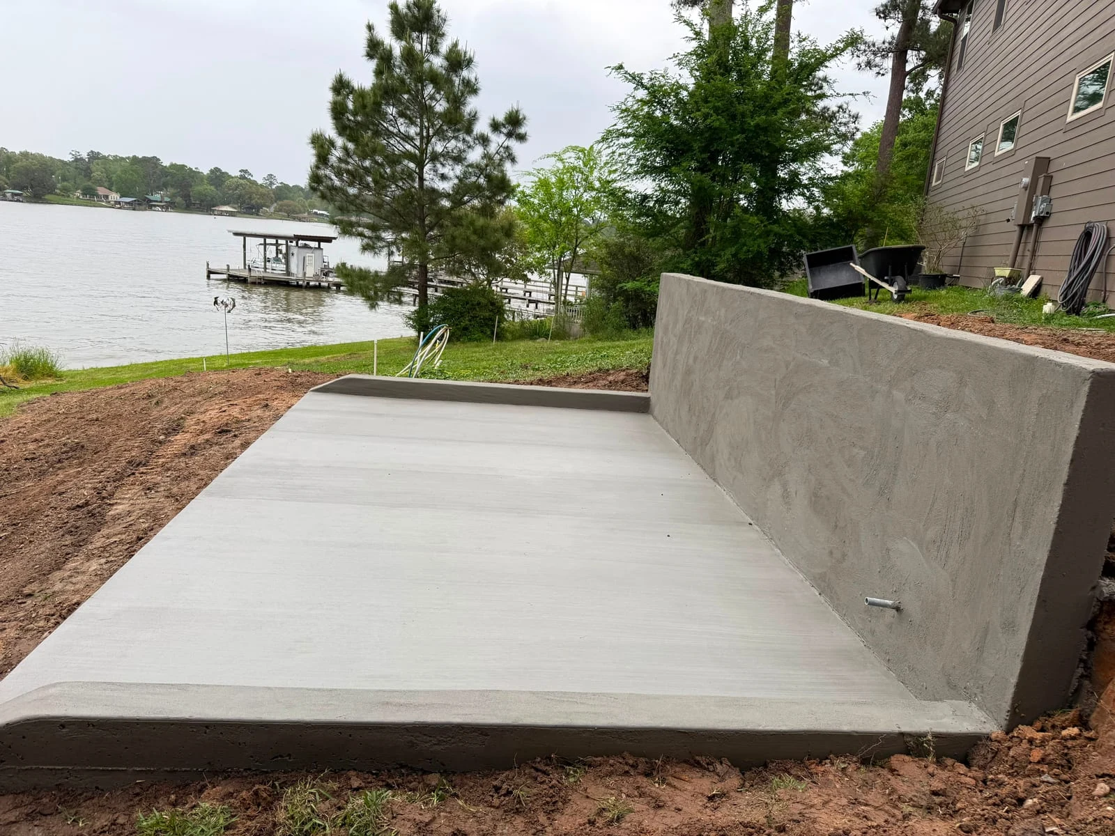 Concrete Retaining Walls poured by Santoyo's Concrete in East Texas